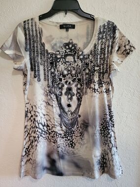 B.L.E.U. Women's Short Sleeve Graphic Tee in Black & Off- White